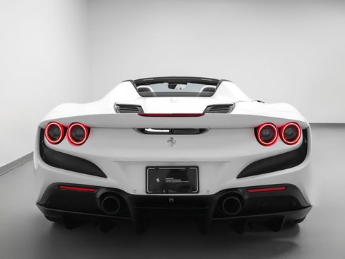 Used 2022 Ferrari F8 Tributo RWD image 49