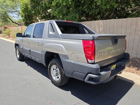 Used 2002 Chevrolet Avalanche 2500 RWD image 16