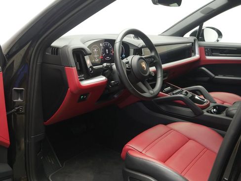Certified 2026 Porsche Cayenne Coupe image 4