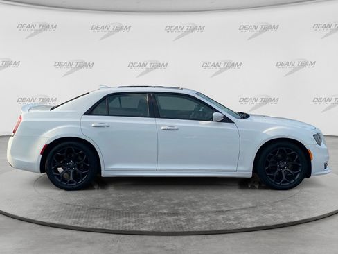 Used 2019 Chrysler 300 S w/ S Model Appearance Package RWD image 9