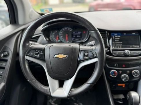 Used 2019 Chevrolet Trax LT w/ Sun & Sound Package image 34