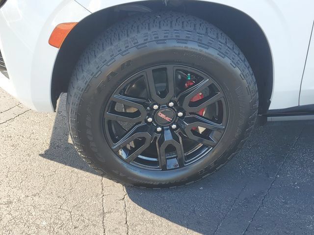 Used 2023 GMC Yukon AT4 w/ AT4 Premium Package AWD/4WD image 12