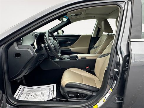 Used 2019 Lexus ES 350 image 9