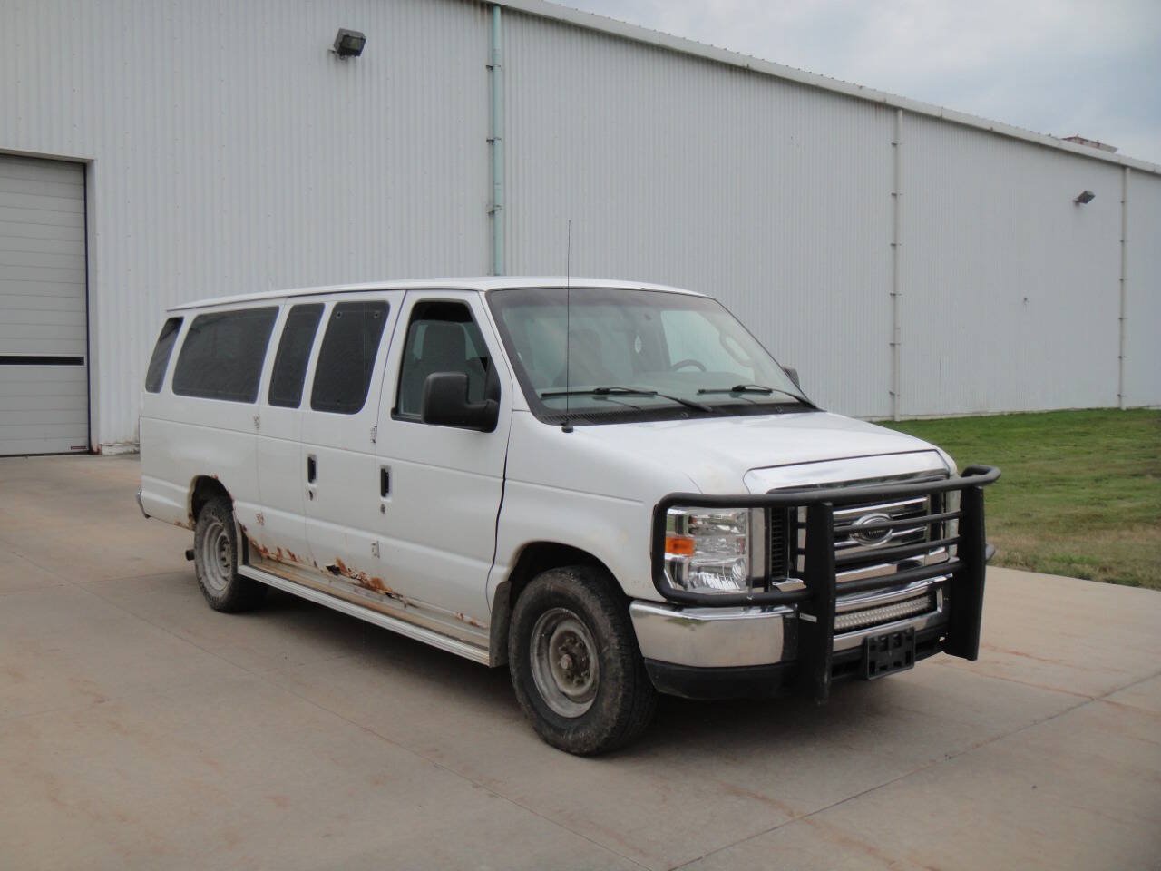Used 2012 Ford E-350 and Econoline 350 XLT RWD image 4