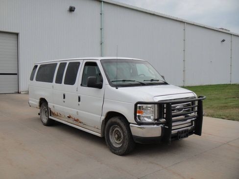 Used 2012 Ford E-350 and Econoline 350 XLT RWD image 4