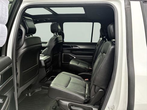 Used 2022 Jeep Wagoneer Series II AWD/4WD image 16