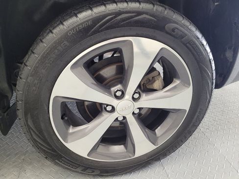 Used 2019 Jeep Cherokee Limited FWD image 31