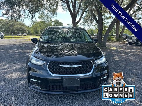 Used 2024 Chrysler Pacifica Touring-L FWD image 11