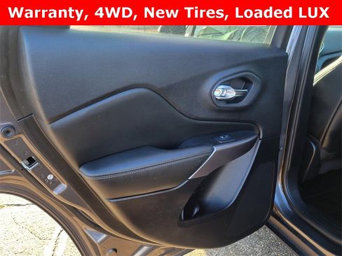 Used 2022 Jeep Cherokee Latitude Lux image 24