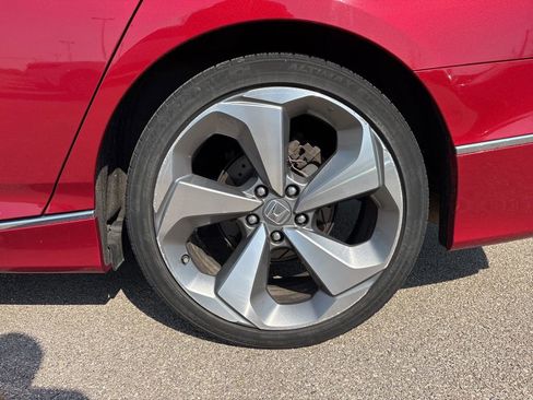 Used 2018 Honda Accord Touring image 7