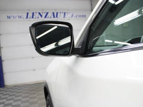 Used 2015 Nissan Rogue SV AWD/4WD image 54