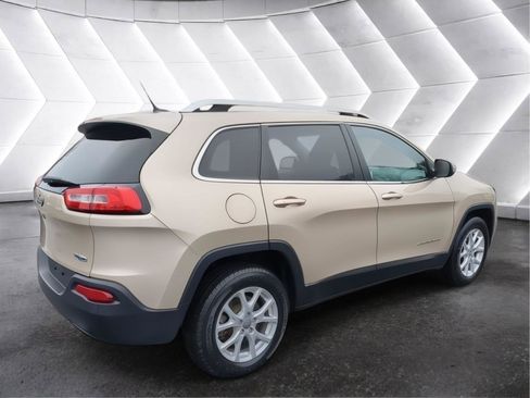 Used 2015 Jeep Cherokee Latitude w/ Cold Weather Group AWD/4WD image 6