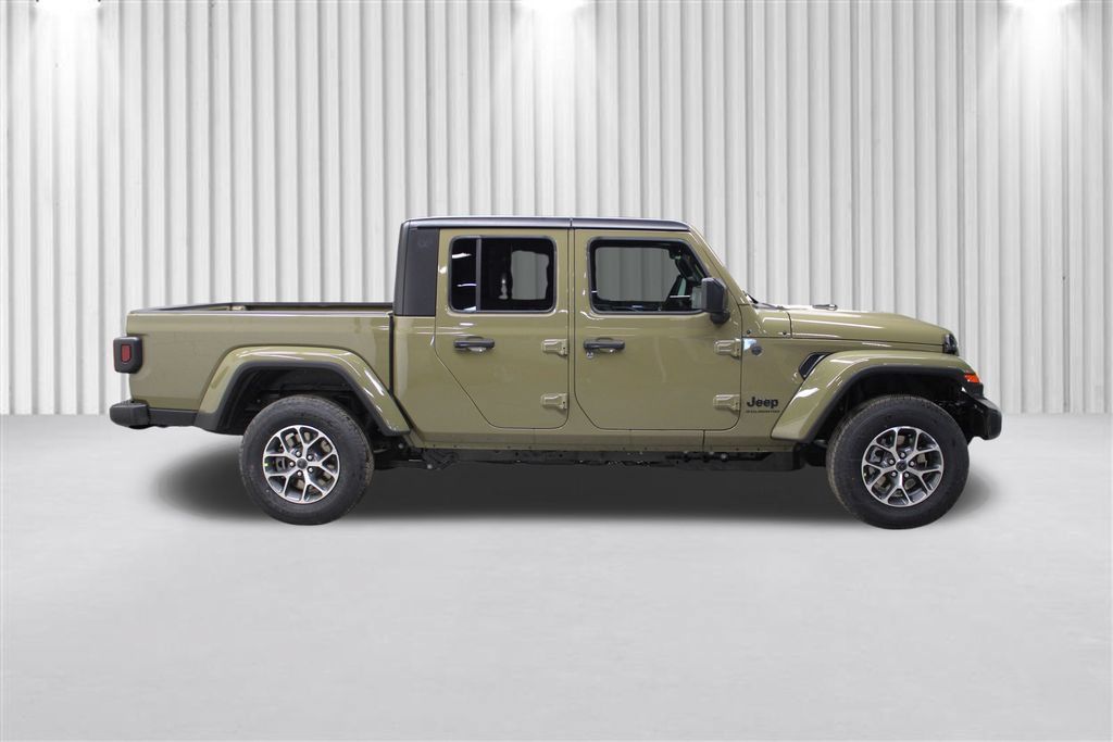 New 2026 Jeep Gladiator Sport AWD/4WD image 2