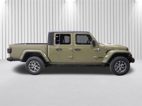 New 2026 Jeep Gladiator Sport image 2