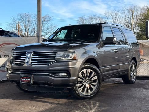 Used 2015 Lincoln Navigator Sport Utility 4D image 1
