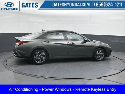 Used 2025 Hyundai Elantra Sport image 3