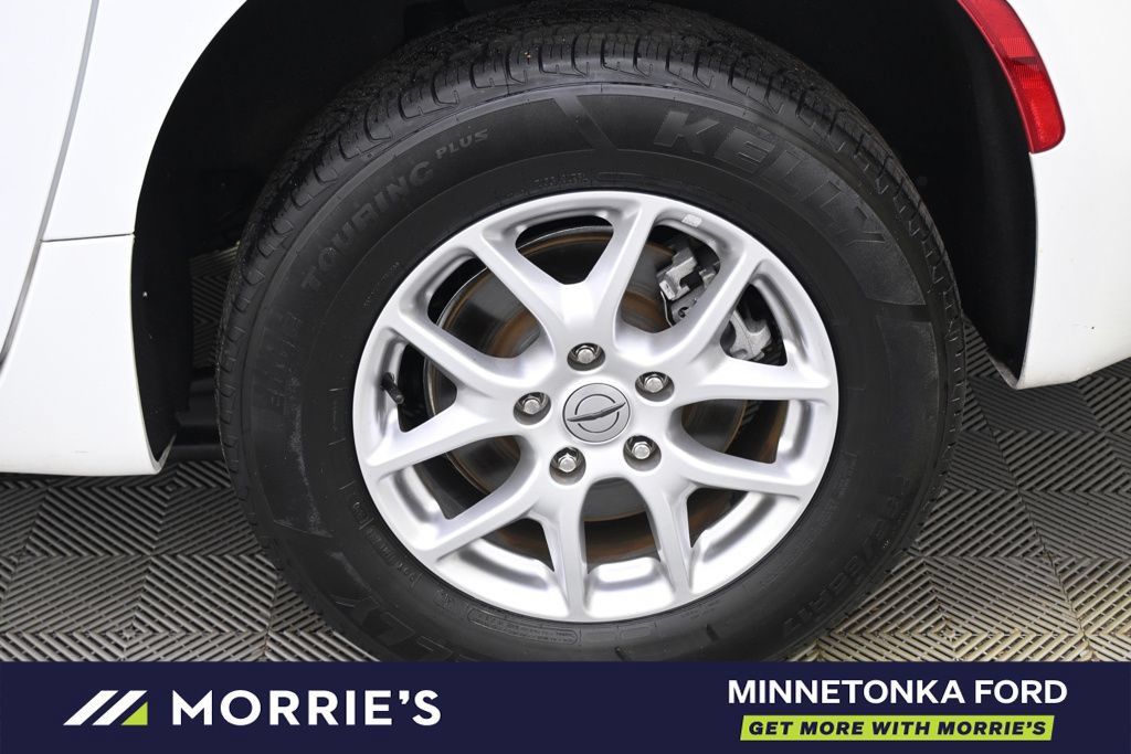 Used 2023 Chrysler Voyager LX FWD image 21