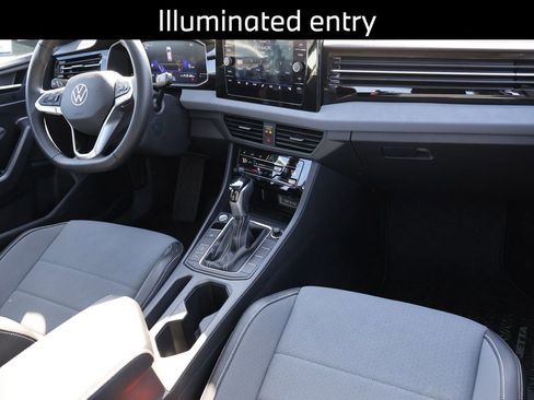 Used 2025 Volkswagen Jetta SE image 16