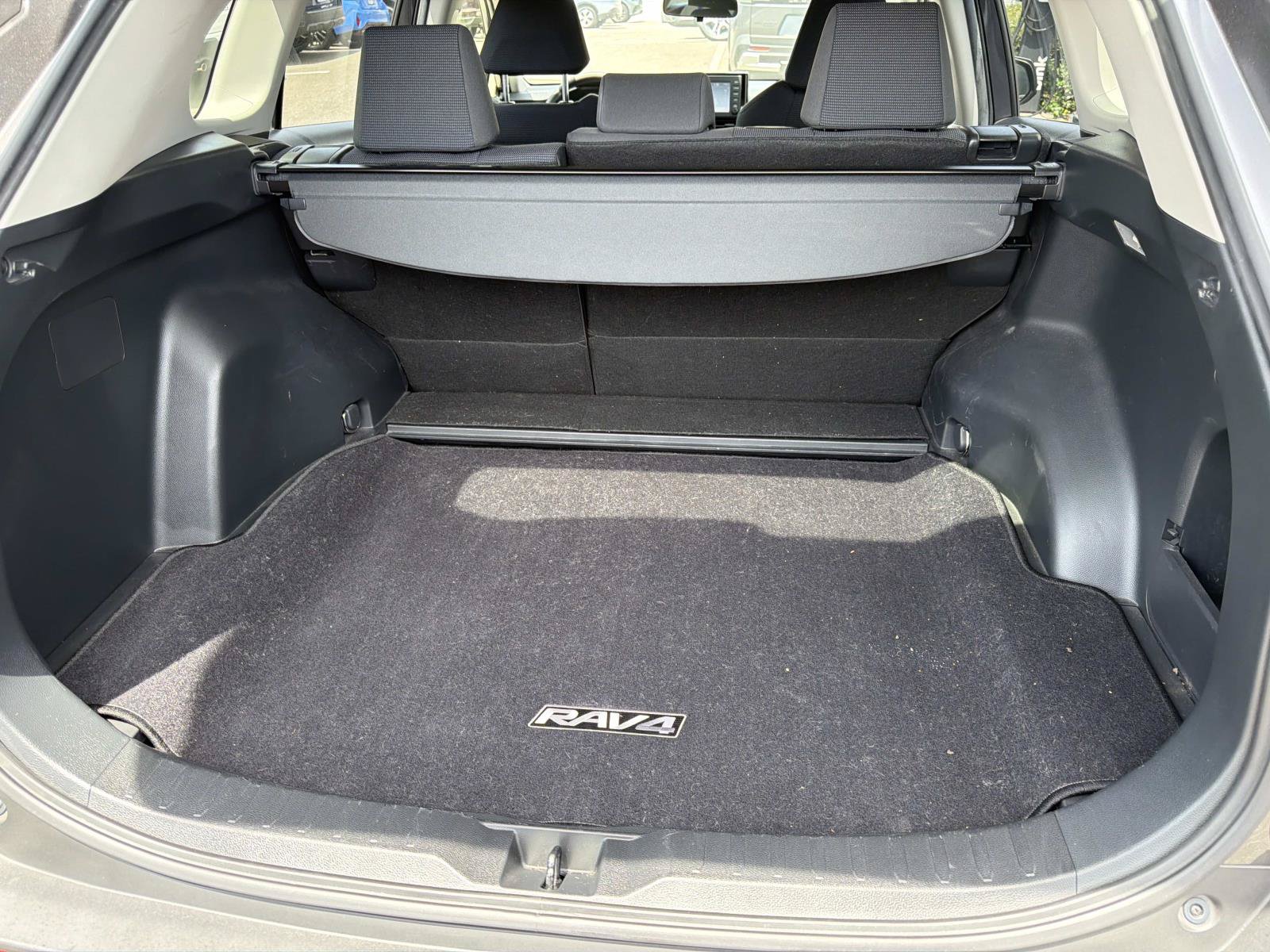 Used 2019 Toyota RAV4 LE w/ Carpet Mat Package FWD image 6
