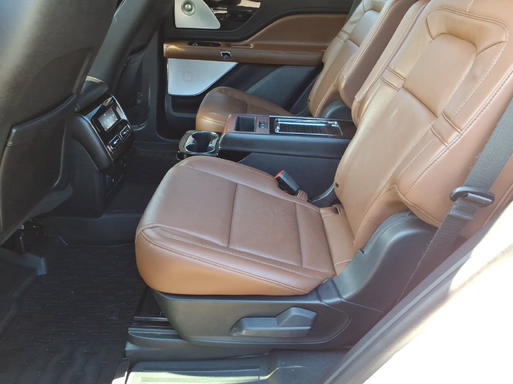 Used 2023 Lincoln Aviator Reserve w/ Equipment Group 201A AWD/4WD image 16
