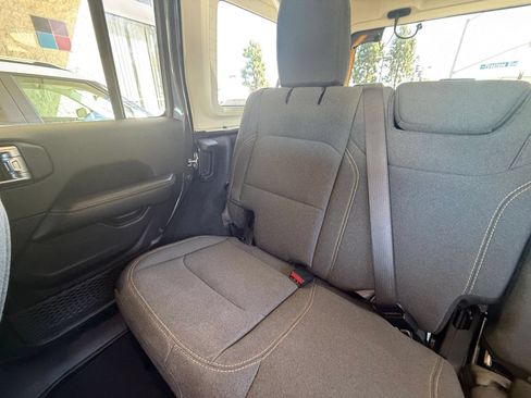 Used 2025 Jeep Wrangler Unlimited Sahara AWD/4WD image 37