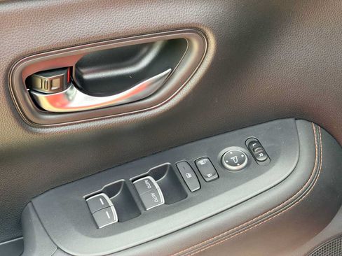 Used 2025 Honda HR-V Sport image 14