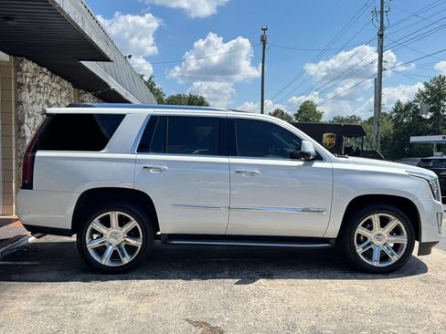 Used 2017 Cadillac Escalade Luxury AWD/4WD image 8