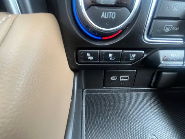 Used 2021 Chevrolet Tahoe Premier w/ Premium Package AWD/4WD image 19