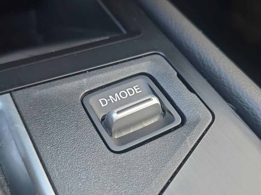 Used 2025 Nissan Kicks SV AWD/4WD image 24