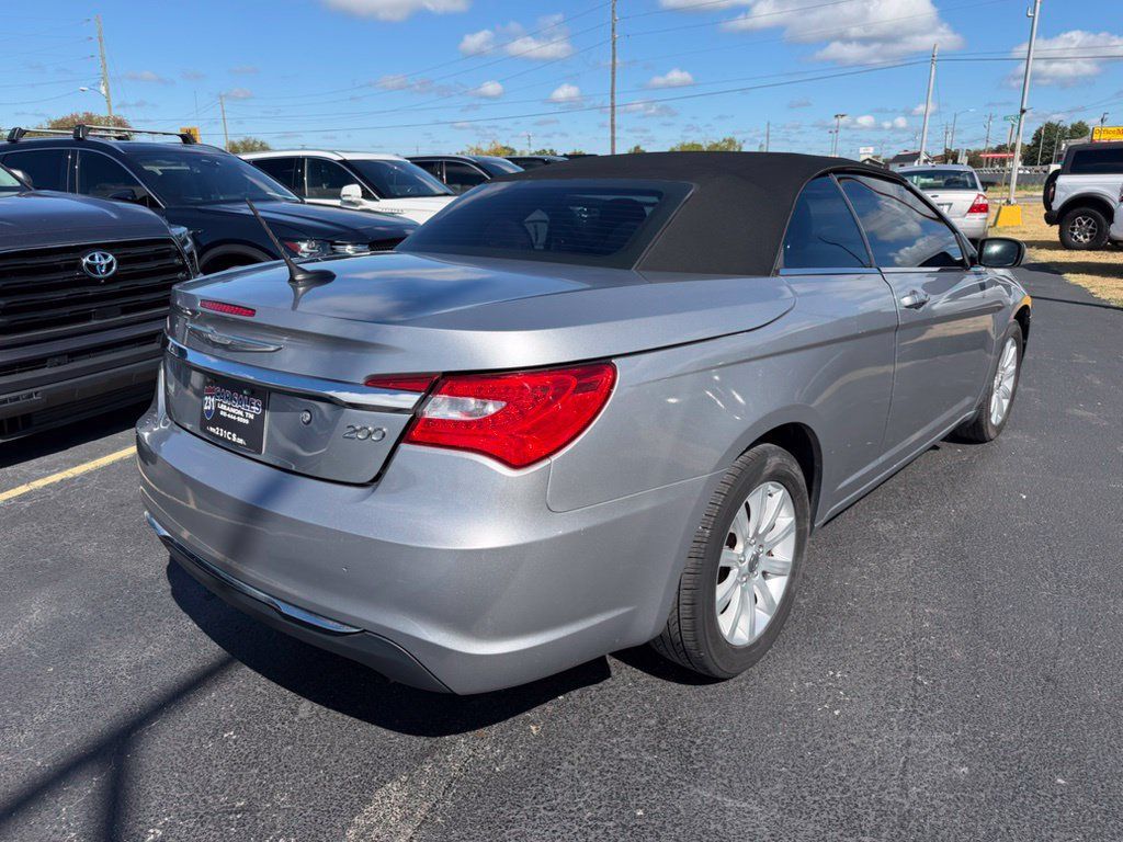 Used 2013 Chrysler 200 Touring FWD image 3