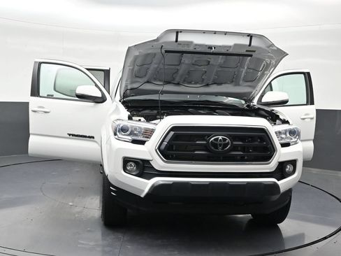 Used 2022 Toyota Tacoma SR5 RWD image 36