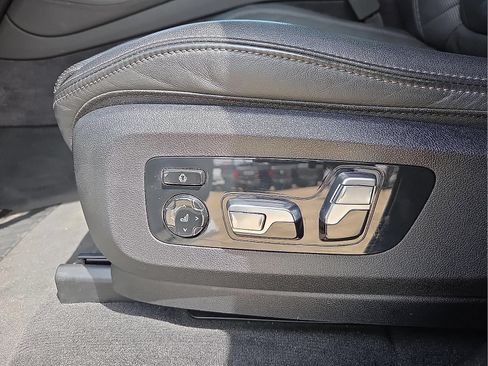 Used 2024 BMW X5 xDrive40i w/ Premium Package AWD/4WD image 13