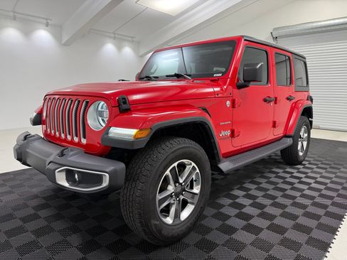 Used 2018 Jeep Wrangler Unlimited Sahara AWD/4WD image 3