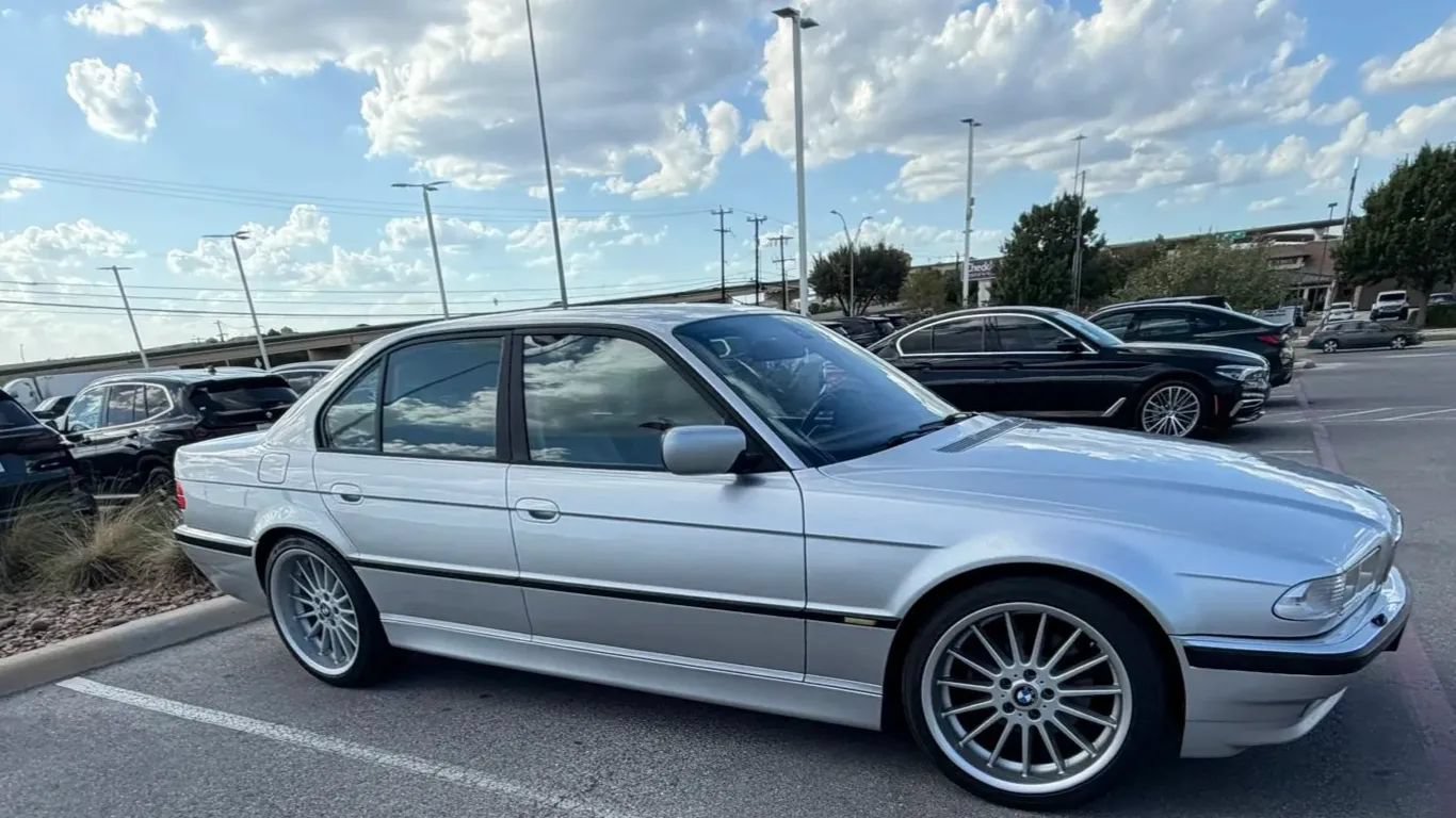 Used 2001 BMW 740i RWD image 3