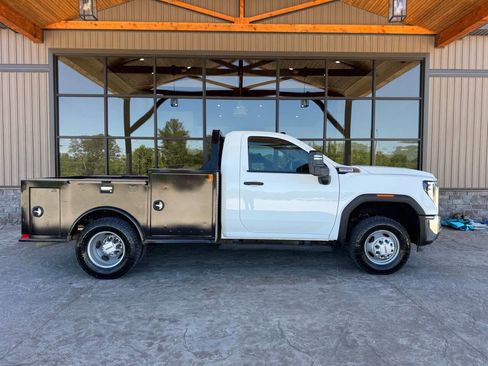 Used 2024 GMC Sierra 3500 Pro AWD/4WD image 7