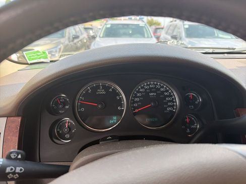 Used 2013 Chevrolet Avalanche LTZ AWD/4WD image 7
