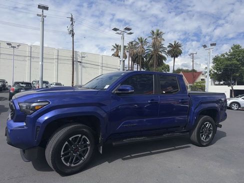 Used 2024 Toyota Tacoma TRD Sport w/ TRD Sport Upgrade Package image 10