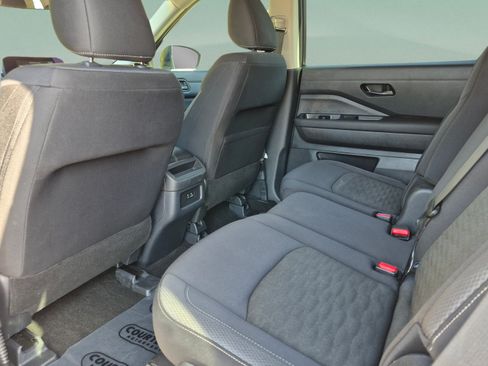 Certified 2025 Nissan Pathfinder S FWD image 17