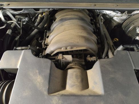 Used 2018 Chevrolet Suburban Premier RWD image 30