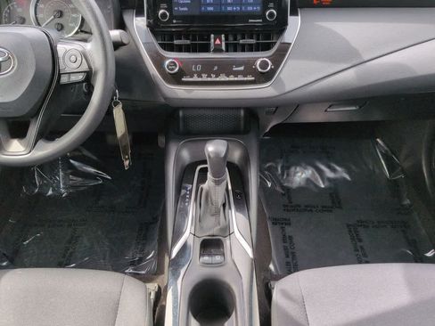 Used 2021 Toyota Corolla LE FWD image 18