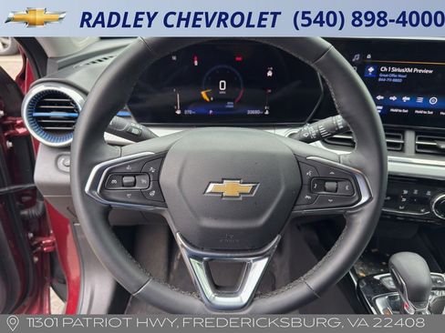 Certified 2025 Chevrolet Trax LT w/ LT Convenience Package FWD image 16