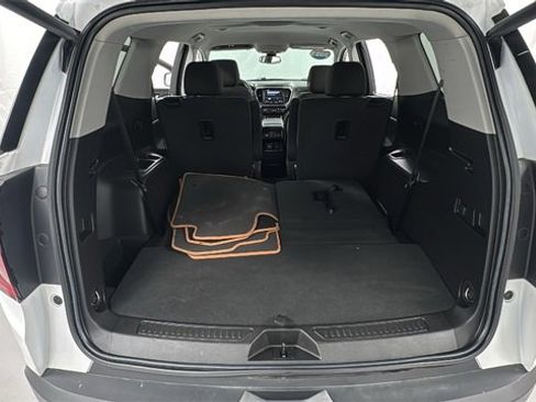 Used 2023 GMC Acadia AT4 image 15