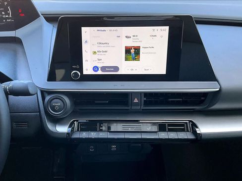 Used 2025 Toyota Prius LE image 6