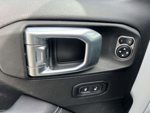 Used 2023 Jeep Wrangler Unlimited Sahara w/ Cold Weather Group AWD/4WD image 18