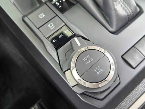 Used 2024 Toyota Tacoma SR5 w/ SR5 Upgrade Package image 31