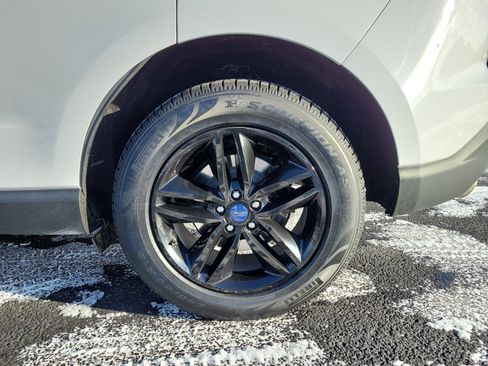 Used 2018 Ford Edge SEL w/ Equipment Group 201A image 5