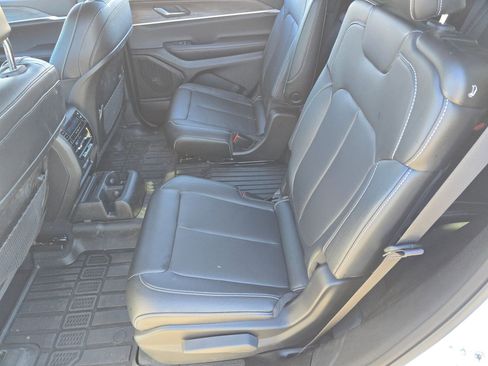 Used 2025 Jeep Grand Cherokee L Limited w/ Luxury Tech Group II image 13