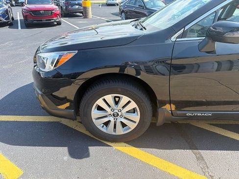 Used 2017 Subaru Outback 2.5i Premium AWD/4WD image 8