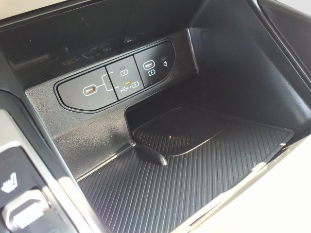 Used 2025 Kia Sorento S FWD image 15
