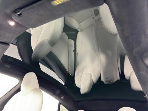 Used 2021 Tesla Model S Plaid image 12